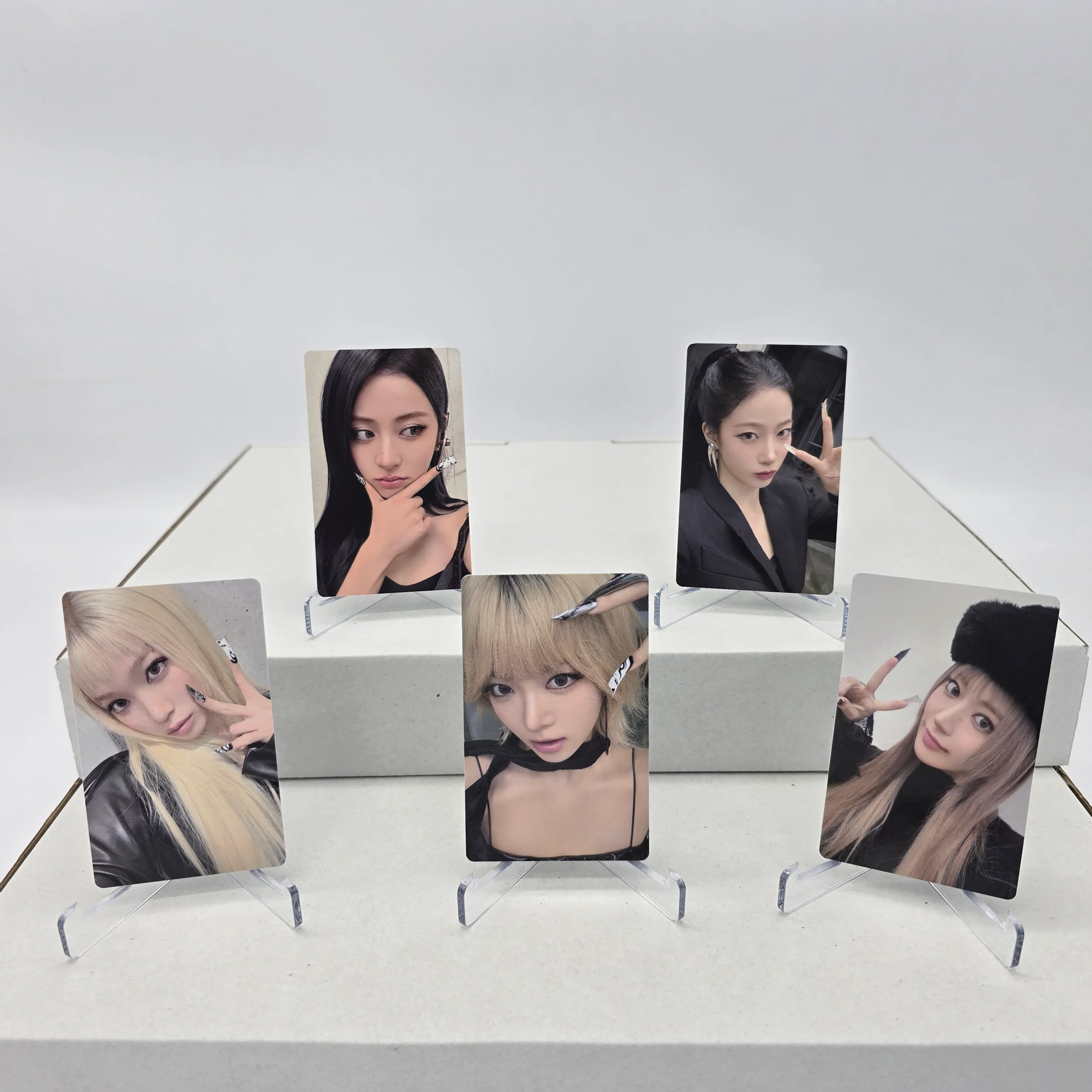 LE SSERAFIM - HOT - WEVERSE POB PHOTOCARD