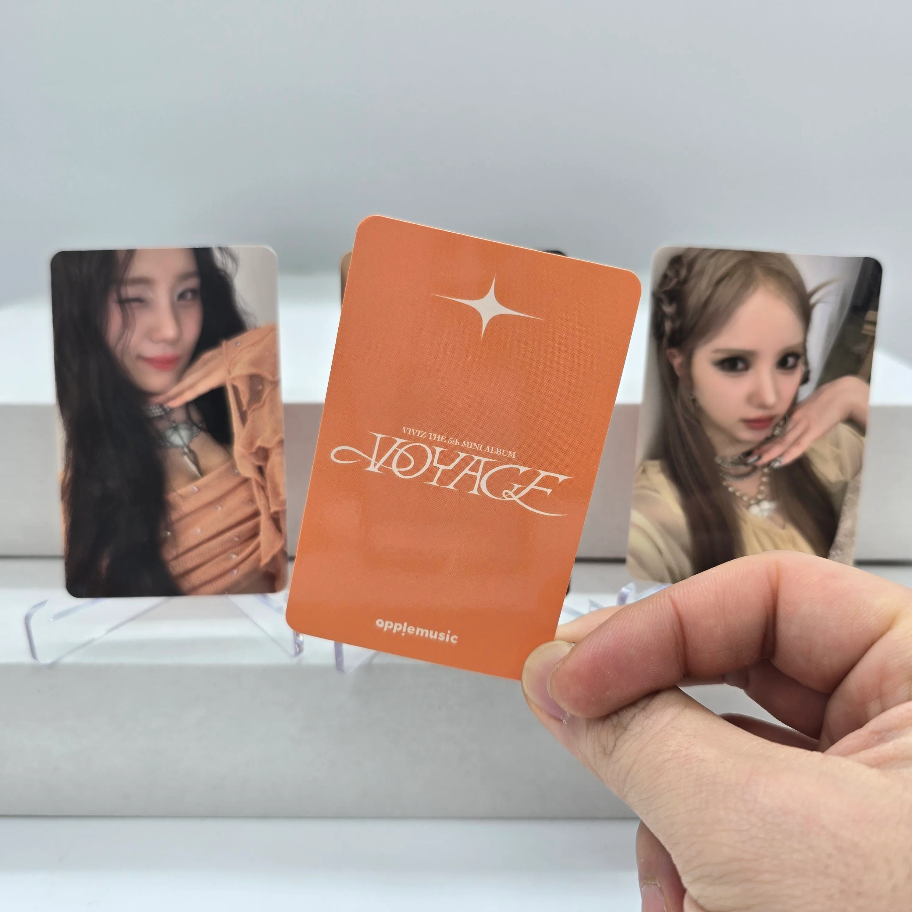 VIVIZ - VOYAGE - APPLE MUSIC POB PHOTOCARD - Image 2
