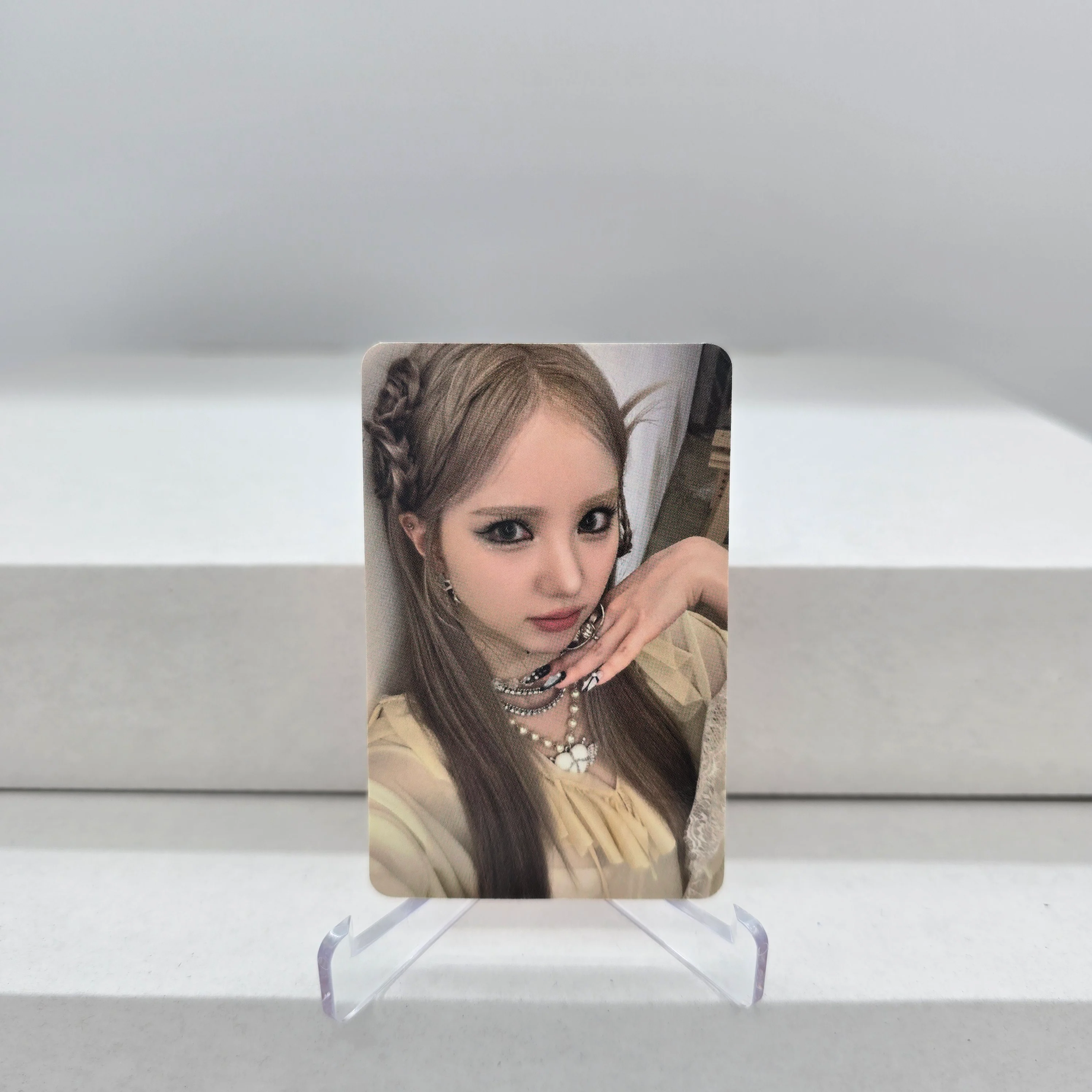 VIVIZ - VOYAGE - APPLE MUSIC POB PHOTOCARD - Image 4
